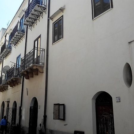 شقة Little House Inside Capo'S Market باليرمو المظهر الخارجي الصورة