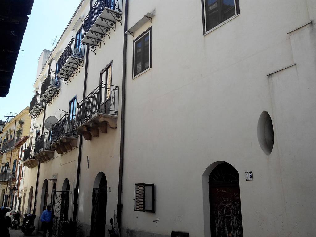 شقة Little House Inside Capo'S Market باليرمو المظهر الخارجي الصورة